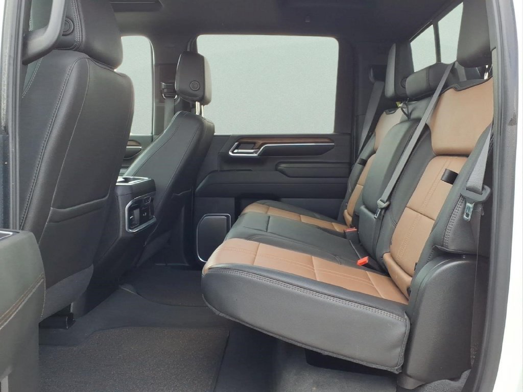Used 2024 Chevrolet Silverado 3500 High Country w/ High Country Premium Package AWD/4WD image 18