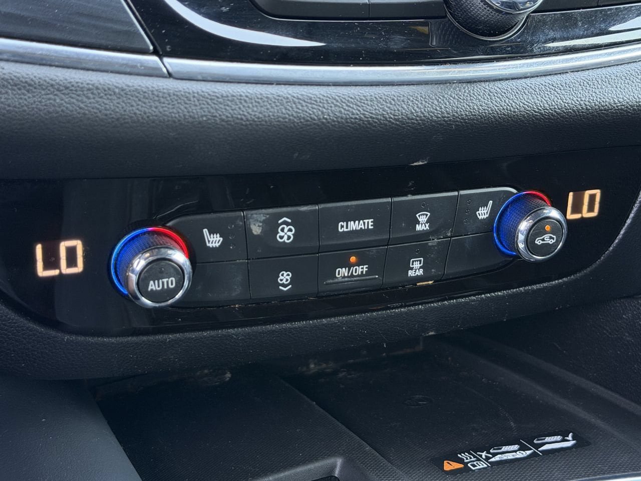 Used 2022 Buick Enclave Essence FWD image 18