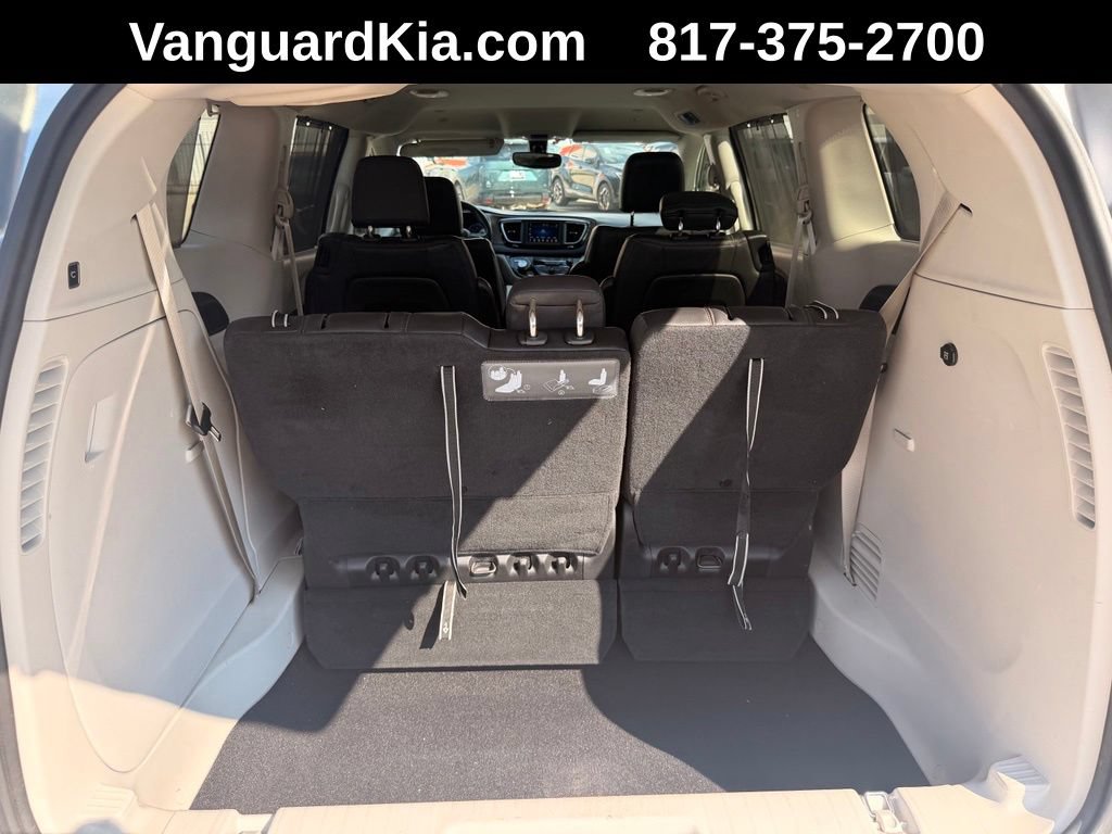 Used 2019 Chrysler Pacifica Touring-L FWD image 27