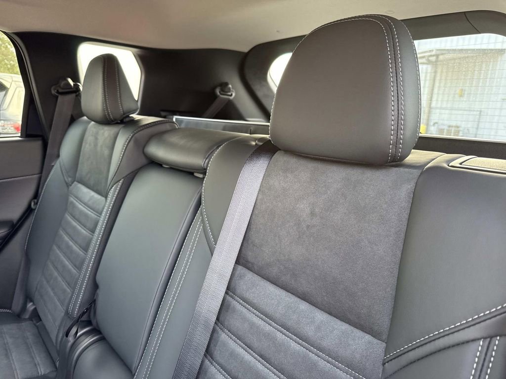 New 2026 Mitsubishi Outlander SE image 13