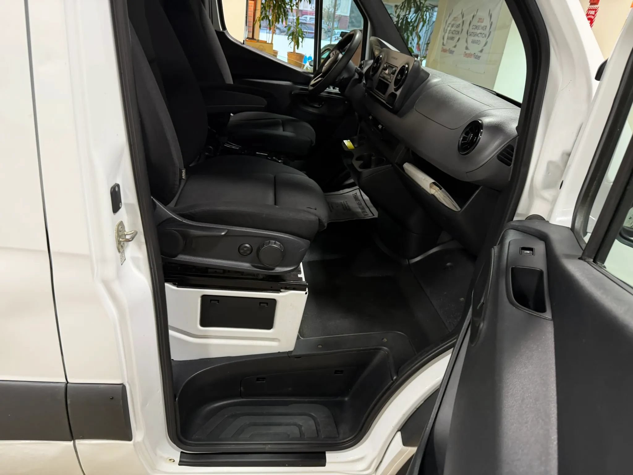 Used 2019 Freightliner Sprinter 144 RWD image 30