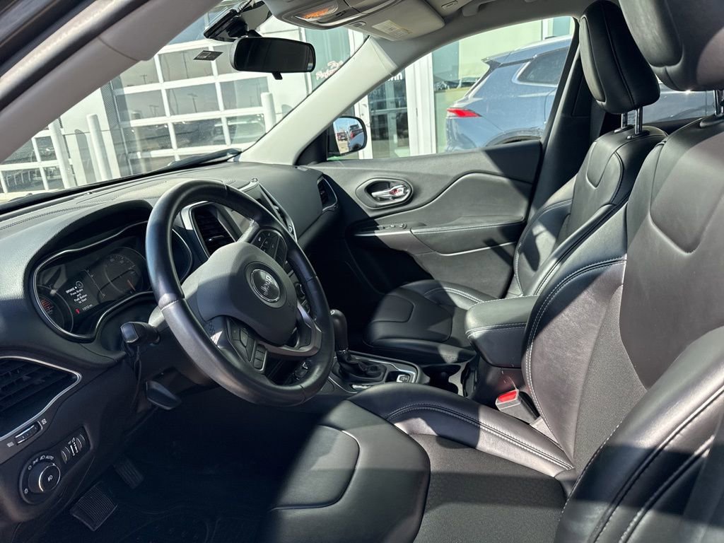 Used 2019 Jeep Cherokee Latitude Plus image 10