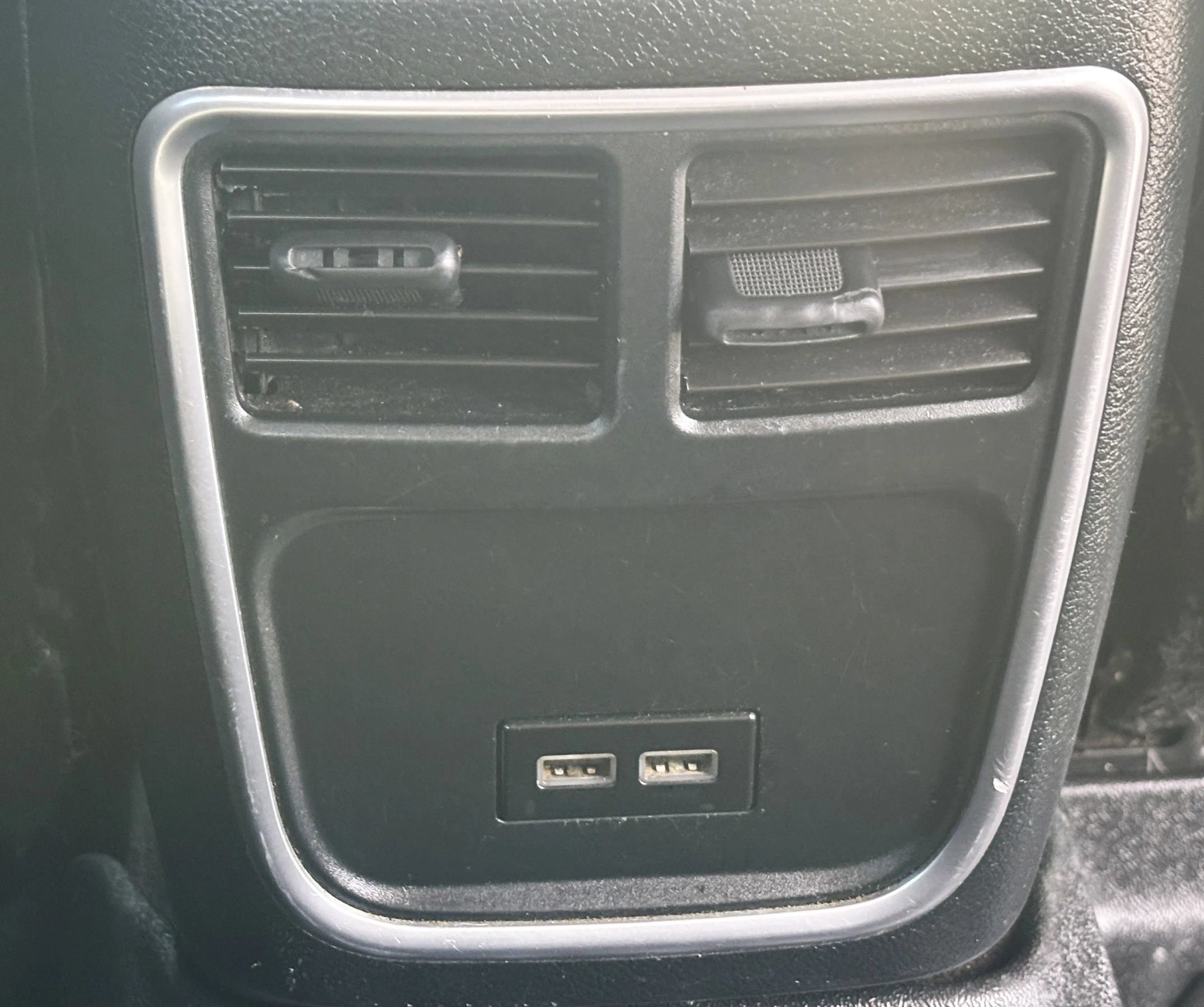 Used 2015 Dodge Charger SXT RWD image 10
