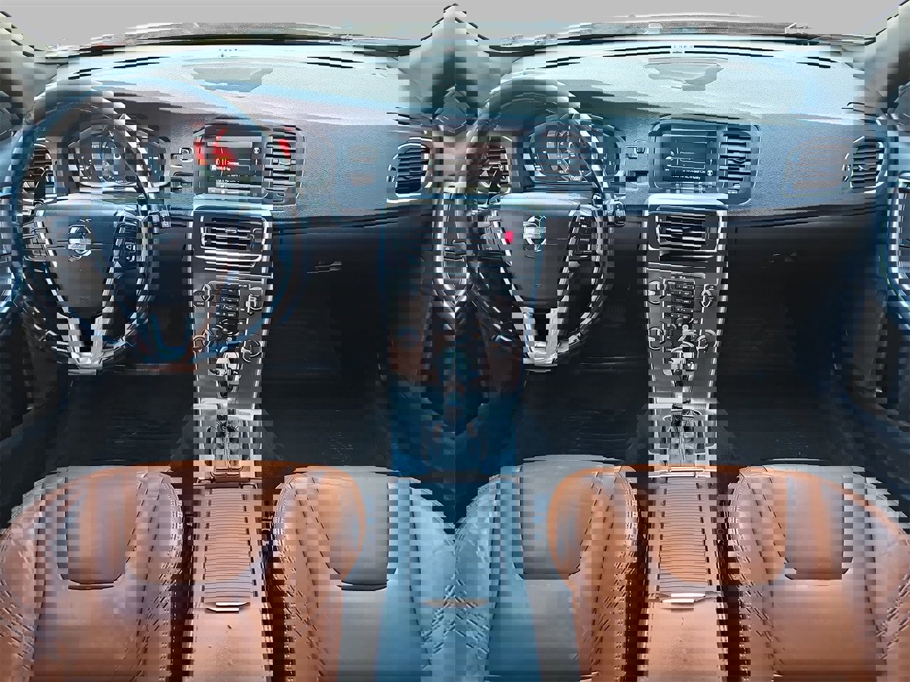 Used 2015 Volvo V60 T5 Platinum image 9