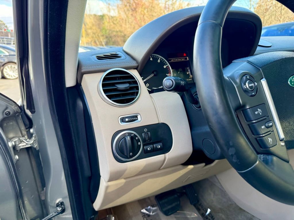 Used 2011 Land Rover LR4 HSE image 11