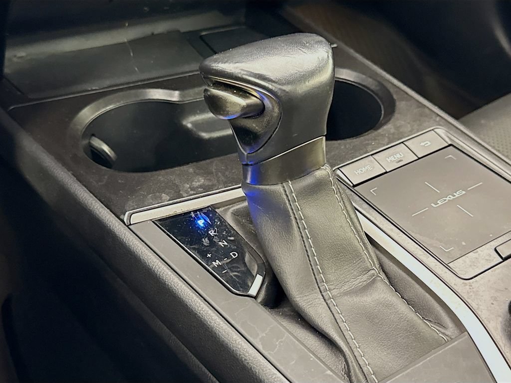 Used 2020 Lexus UX 200 w/ Premium Package FWD image 16
