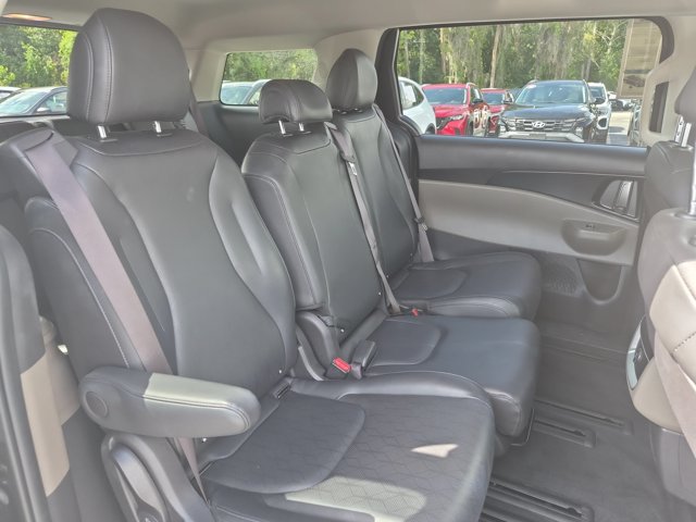Used 2025 Kia Carnival FWD image 28