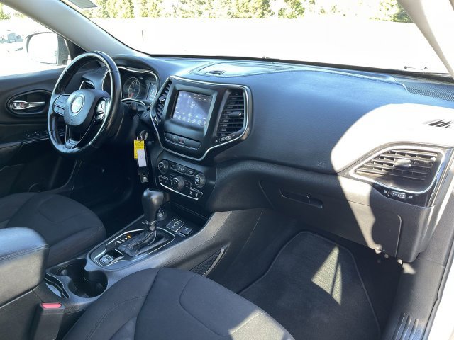 Used 2020 Jeep Cherokee Latitude w/ Cold Weather Group AWD/4WD image 27