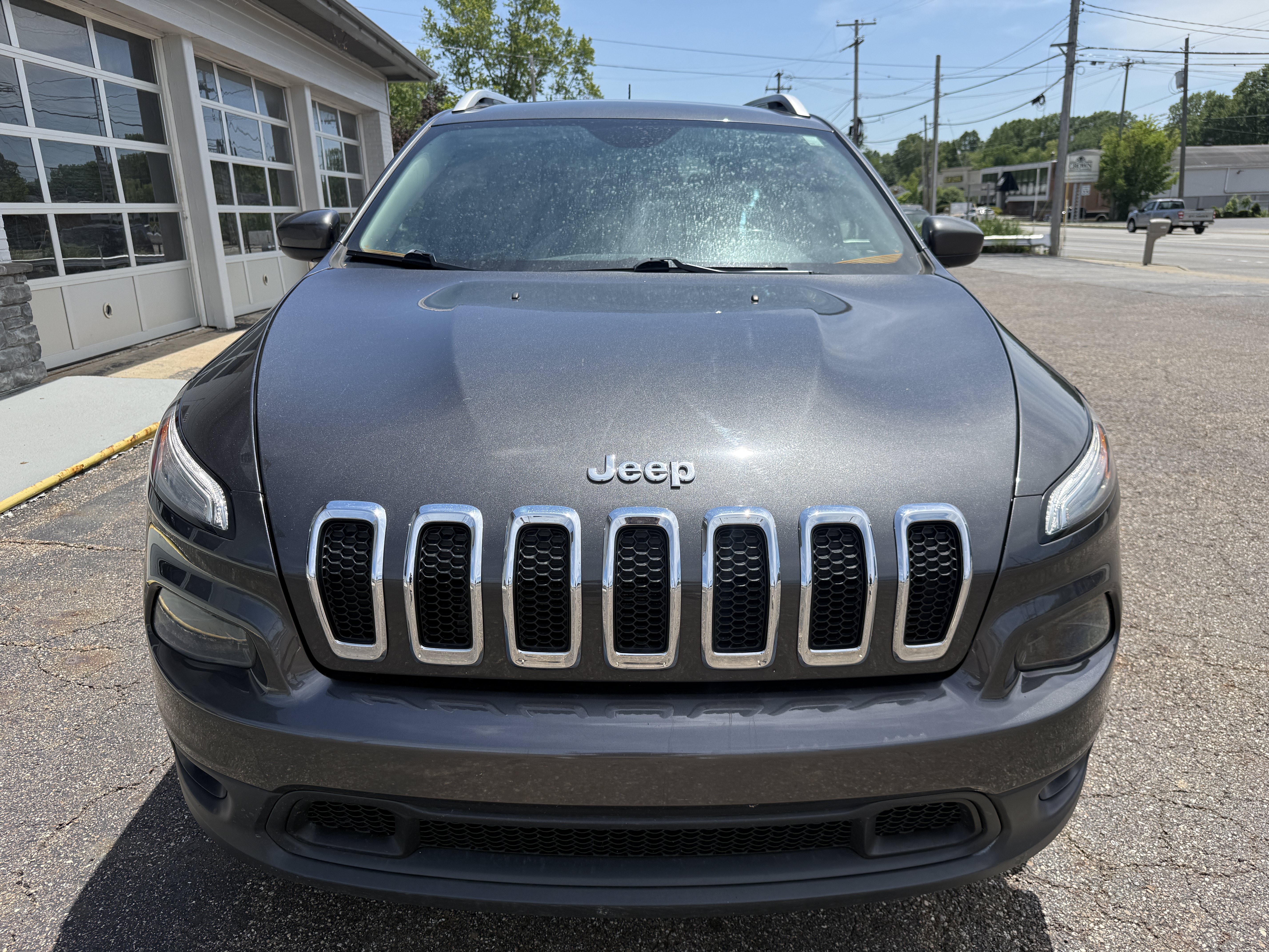 Used 2015 Jeep Cherokee Latitude w/ Cold Weather Group AWD/4WD image 8