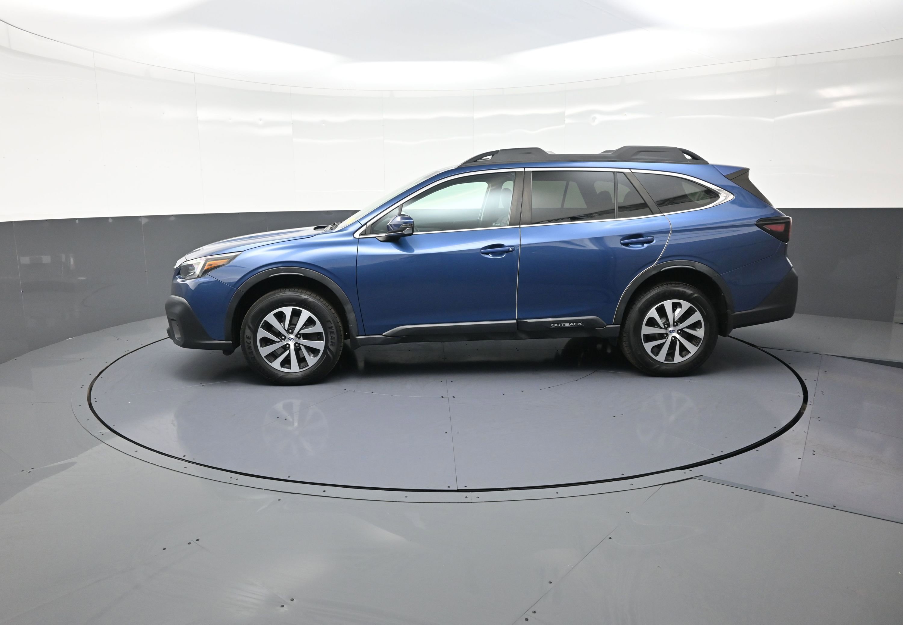 Used 2020 Subaru Outback Premium image 6