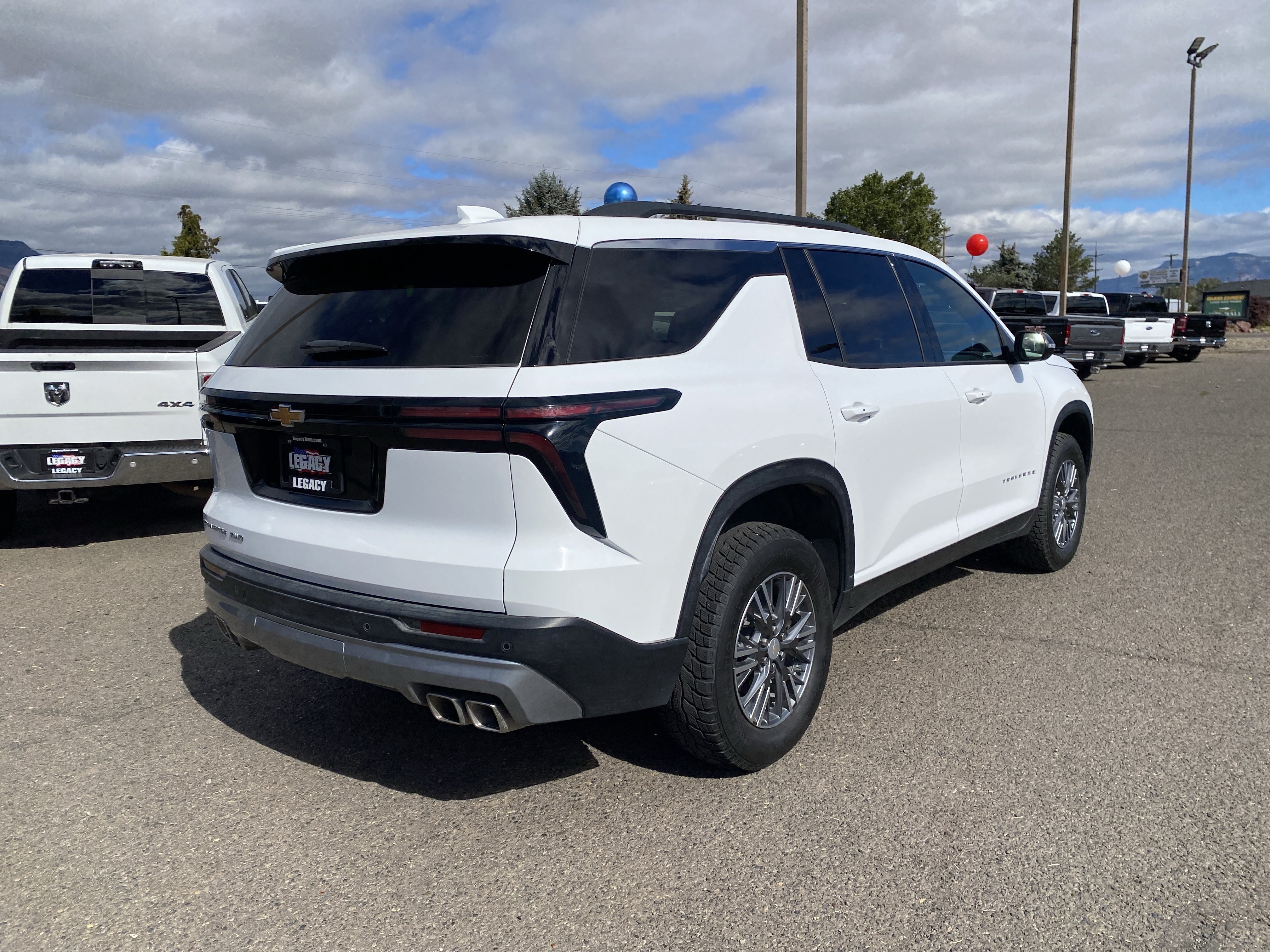 Used 2026 Chevrolet Traverse LT AWD/4WD image 3