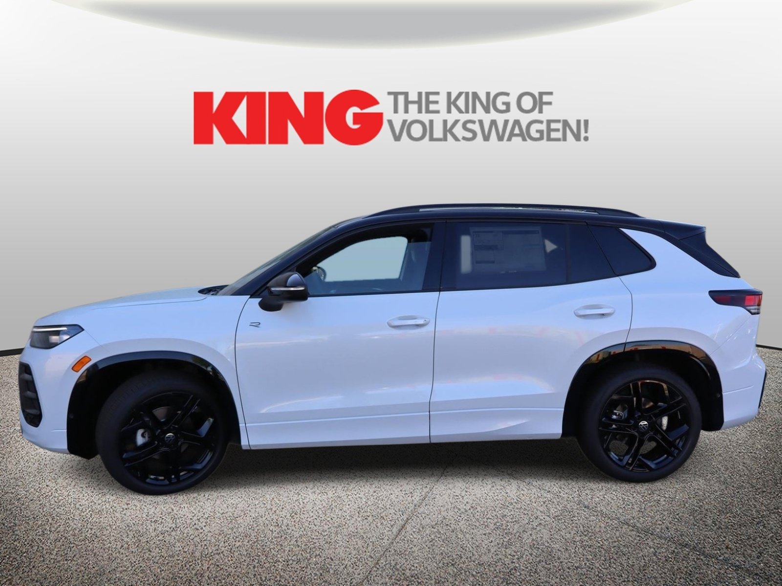 New 2026 Volkswagen Tiguan SE R-Line FWD image 7
