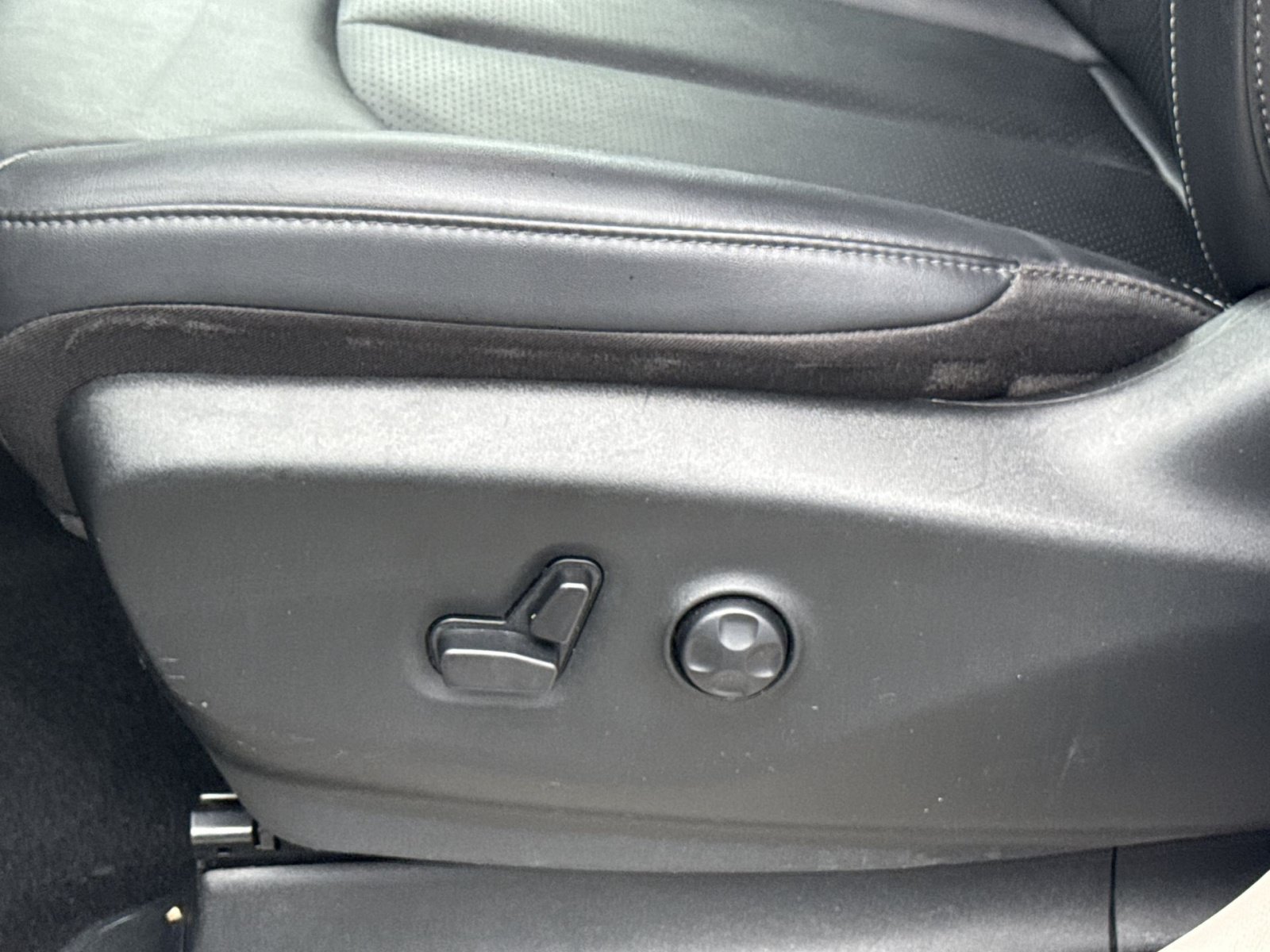 Used 2024 Chrysler Pacifica Touring-L FWD image 14