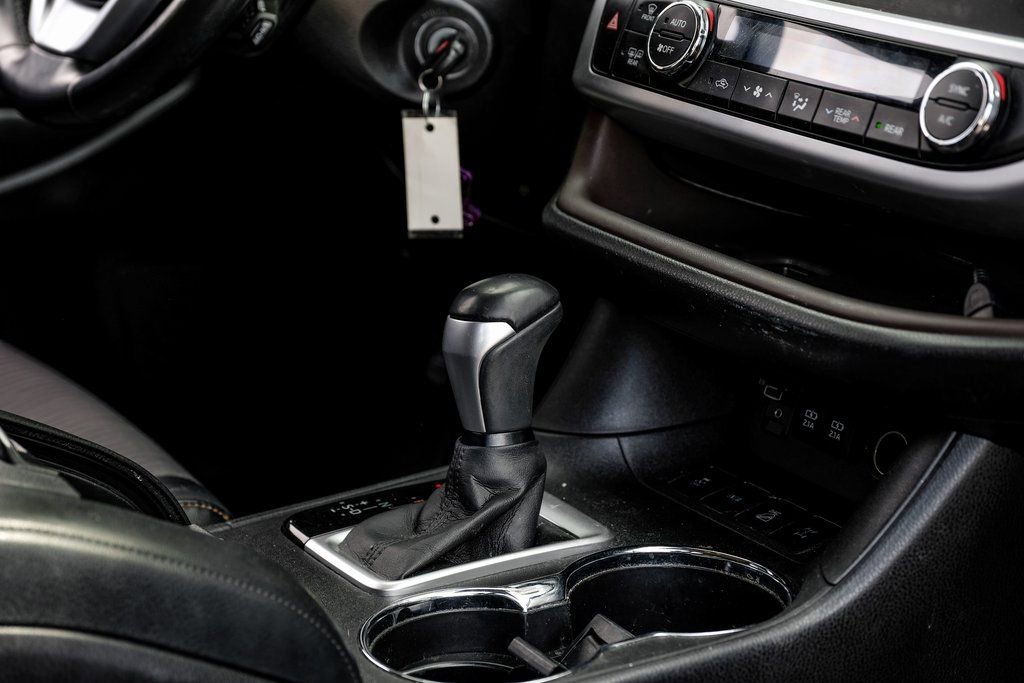 Used 2017 Toyota Highlander Plus image 30