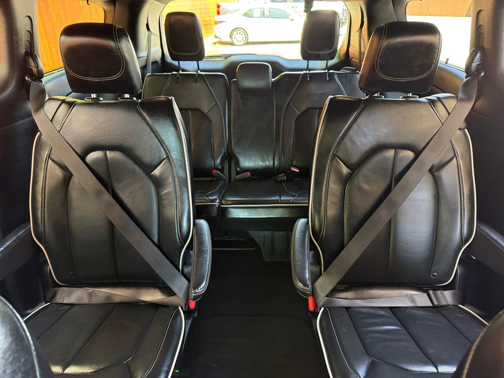 Used 2025 Chrysler Pacifica Limited FWD image 31