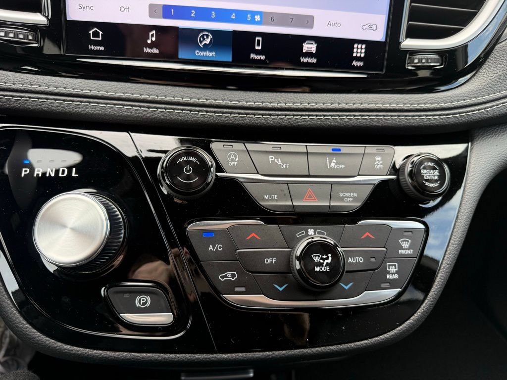 New 2026 Chrysler Pacifica Select FWD image 20