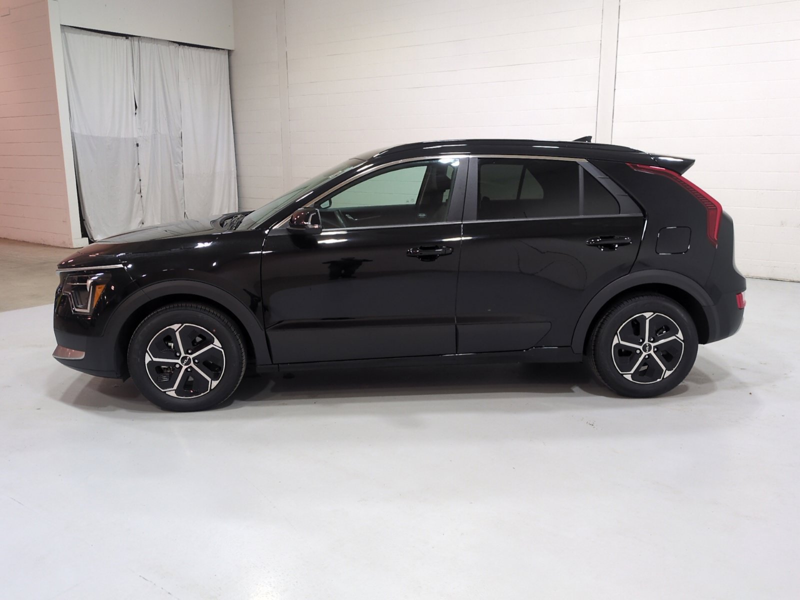 Certified 2024 Kia Niro EX FWD image 6