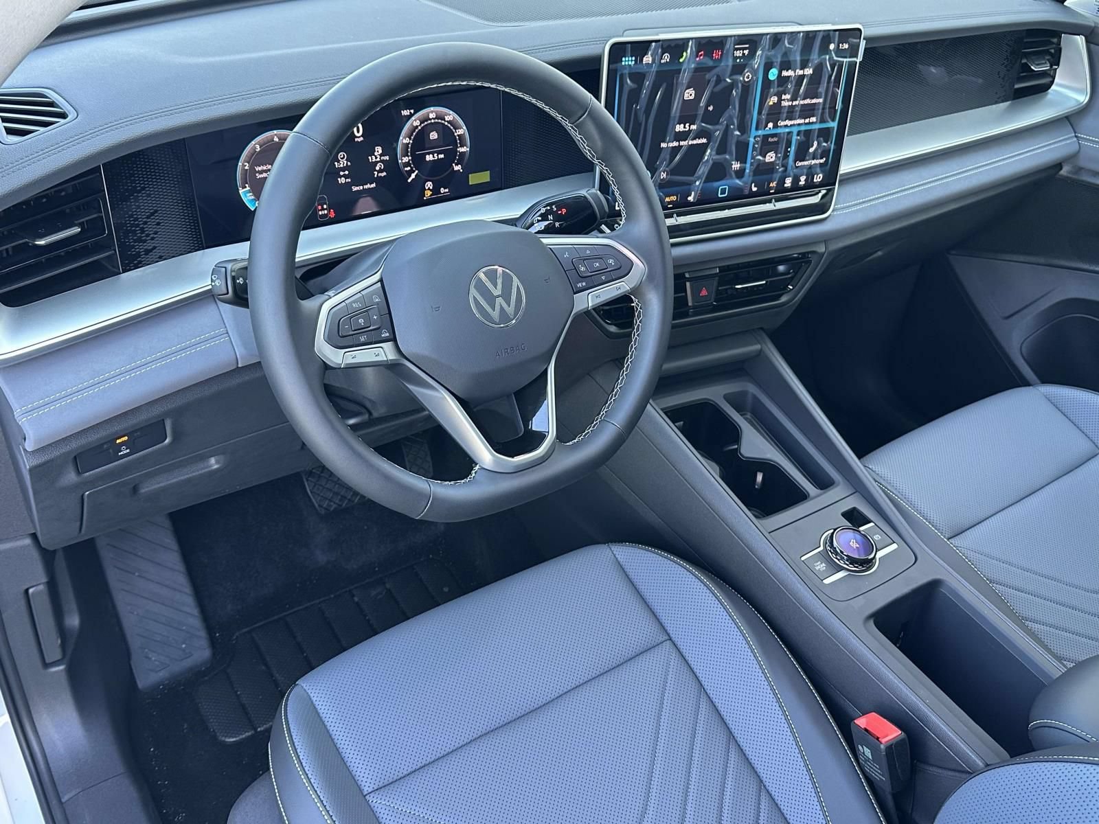 New 2026 Volkswagen Tiguan SE FWD image 10