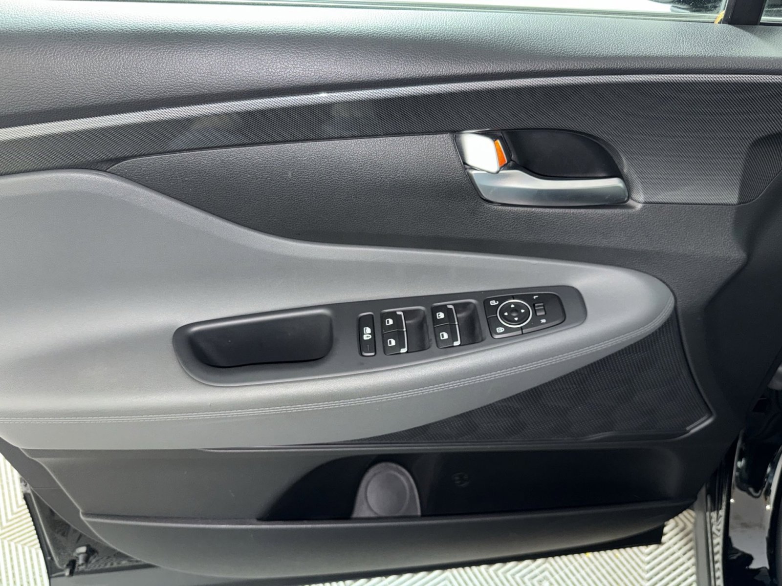 Used 2023 Hyundai Santa Fe SE image 15