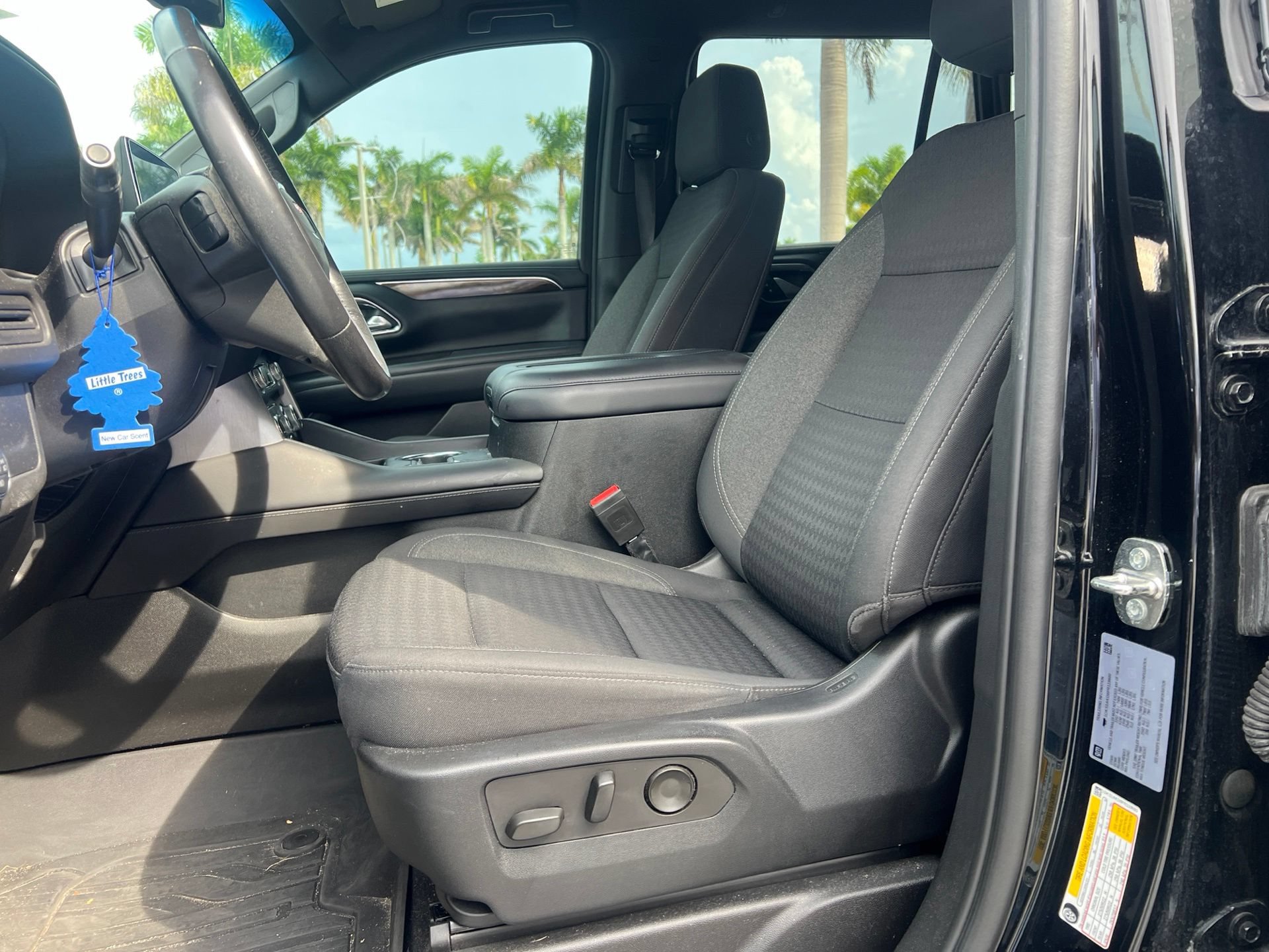 Used 2023 GMC Yukon SLE RWD image 9