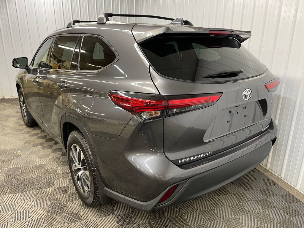 Used 2022 Toyota Highlander XLE image 5