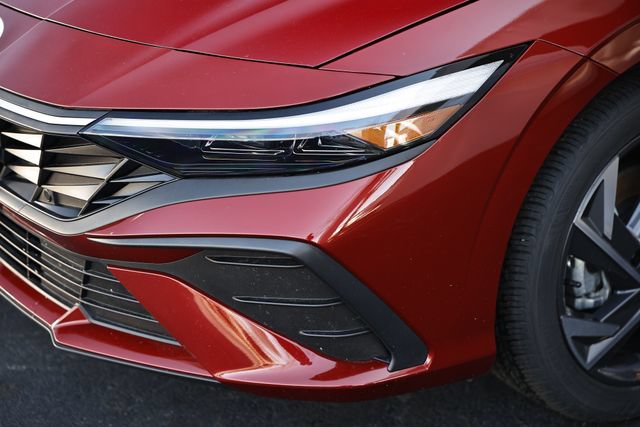 Certified 2025 Hyundai Elantra Sport FWD image 10