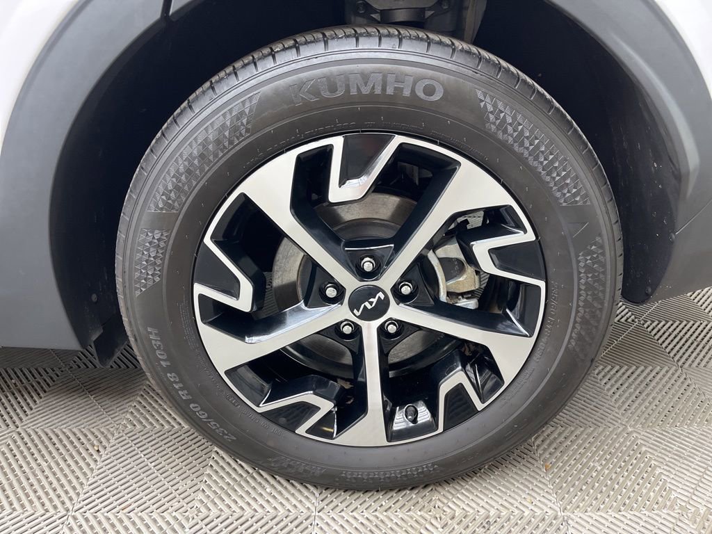 Used 2024 Kia Sportage EX image 6