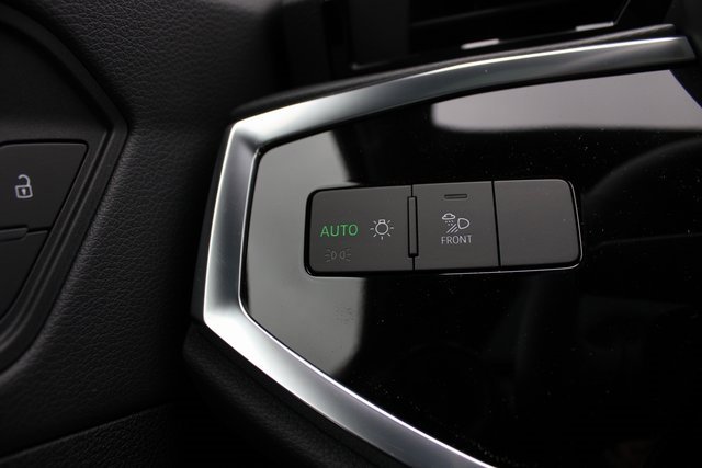 New 2025 Audi Q3 2.0T Premium image 16