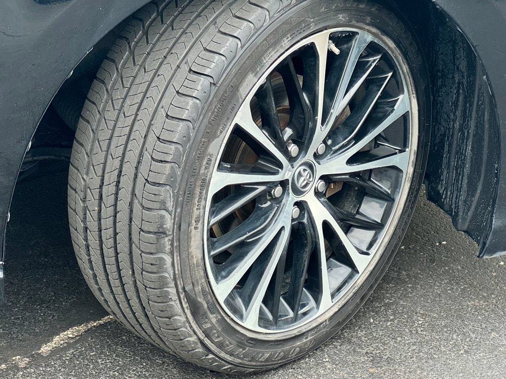 Used 2019 Toyota Camry SE FWD image 9