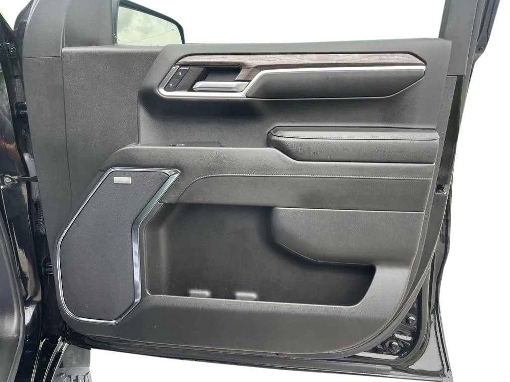 Used 2024 Chevrolet Silverado 1500 LTZ AWD/4WD image 19