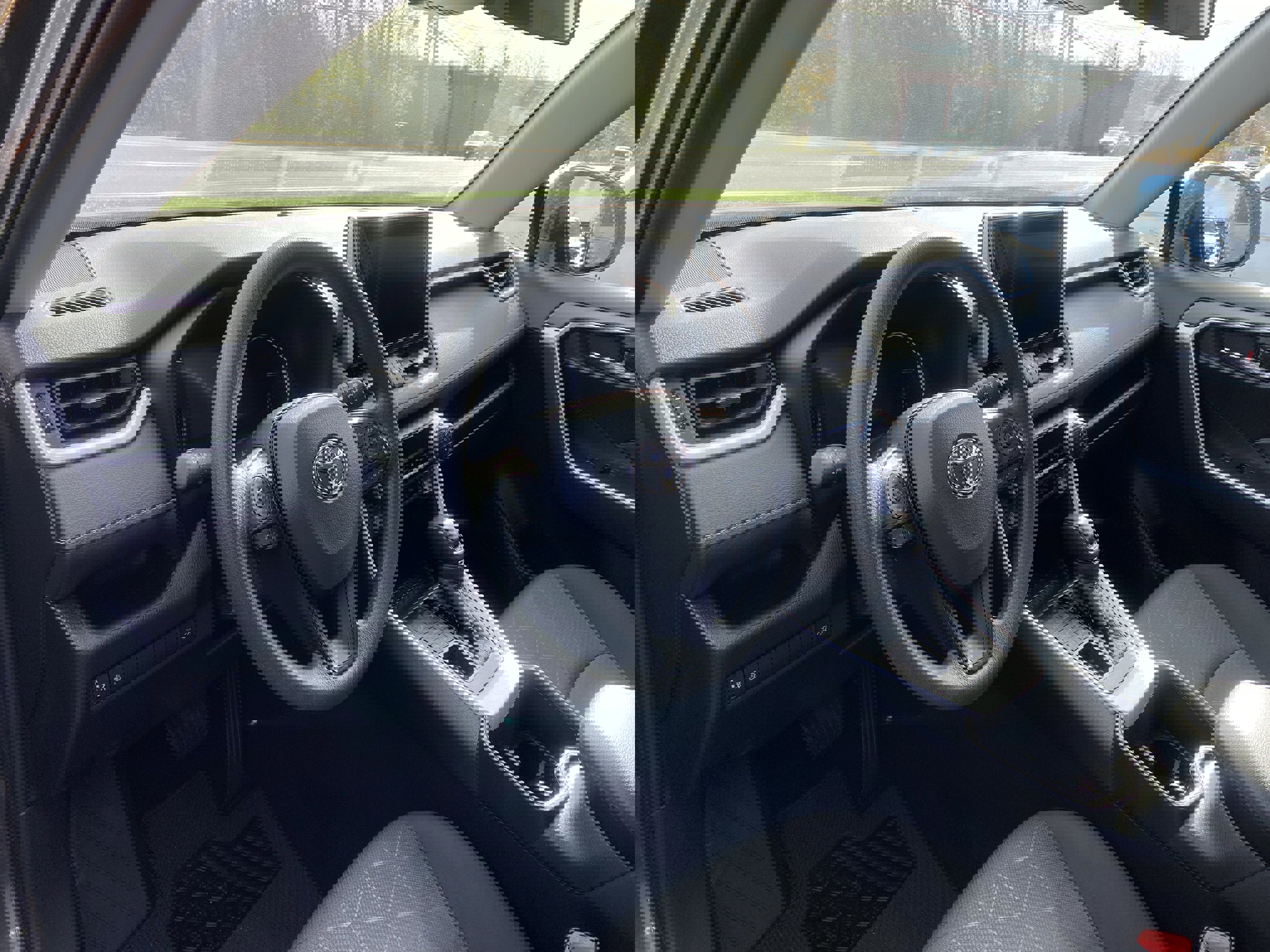 Used 2023 Toyota RAV4 XLE w/ Convenience Package image 9