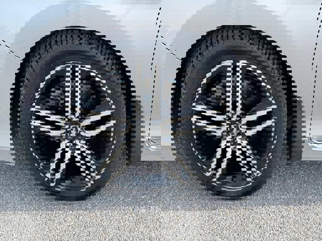 Used 2017 Honda Accord Touring image 13