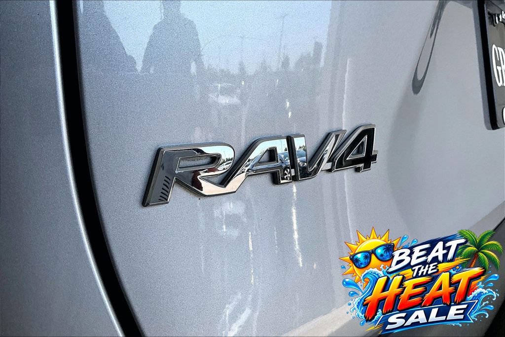 Used 2025 Toyota RAV4 XLE FWD image 38
