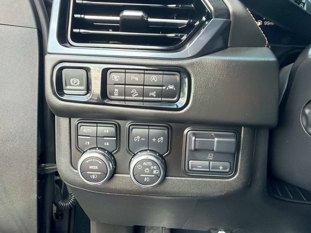 Used 2025 GMC Yukon AT4 w/ AT4 Premium Plus Package AWD/4WD image 30