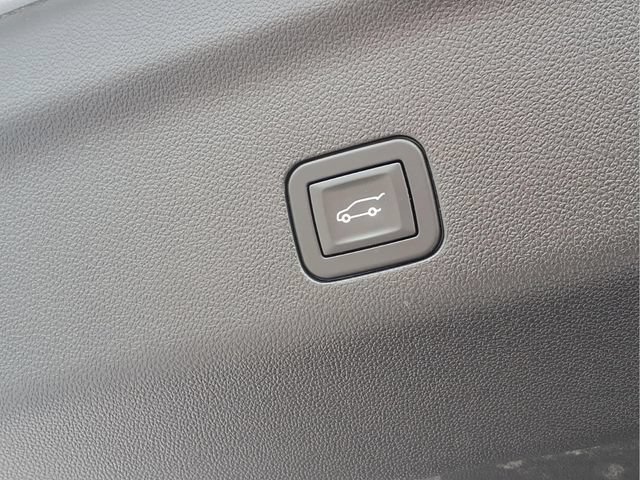 Used 2025 GMC Yukon XL Denali AWD/4WD image 24