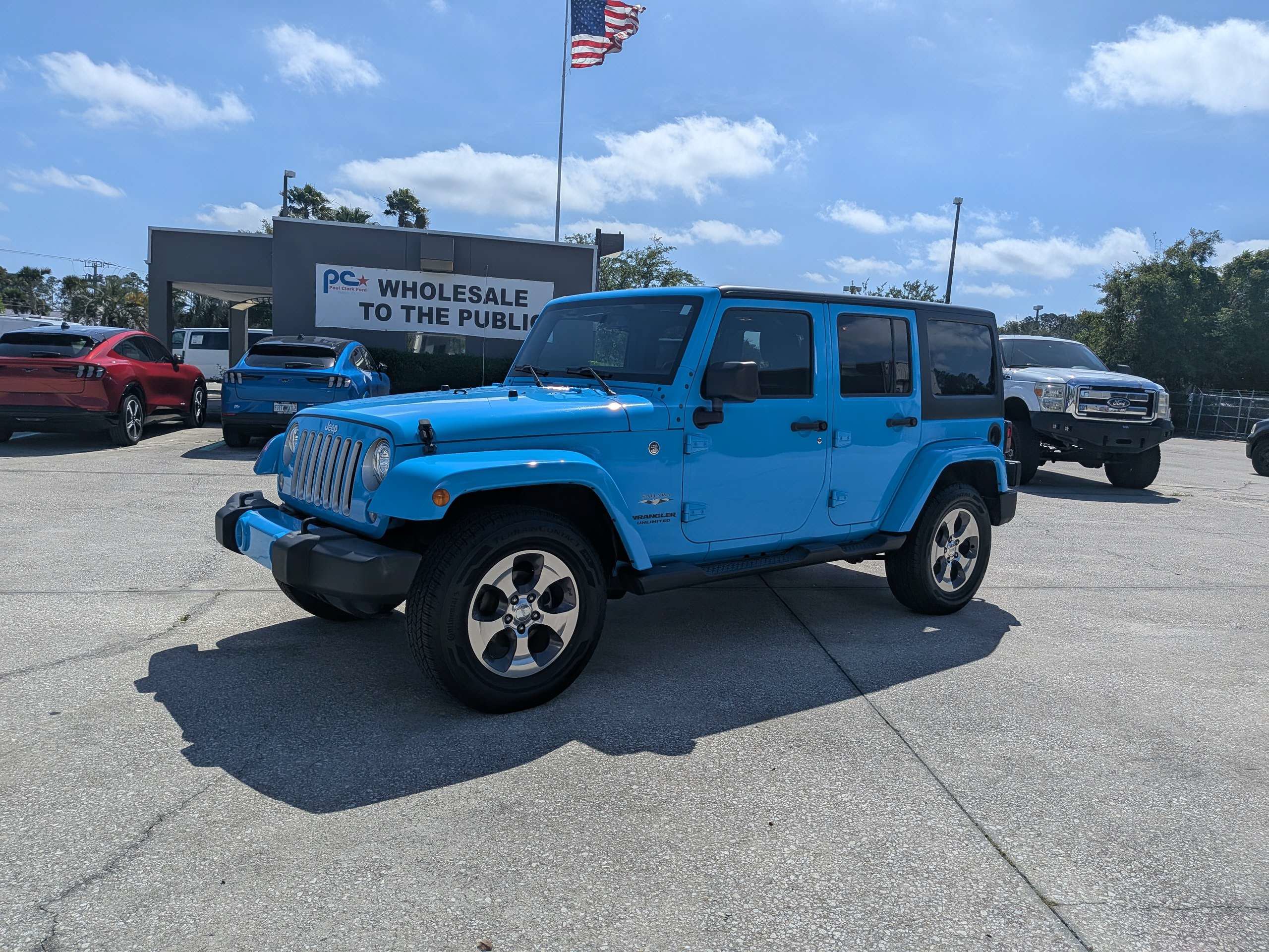 Used 2017 Jeep Wrangler Unlimited Sahara w/ Connectivity Group AWD/4WD image 8