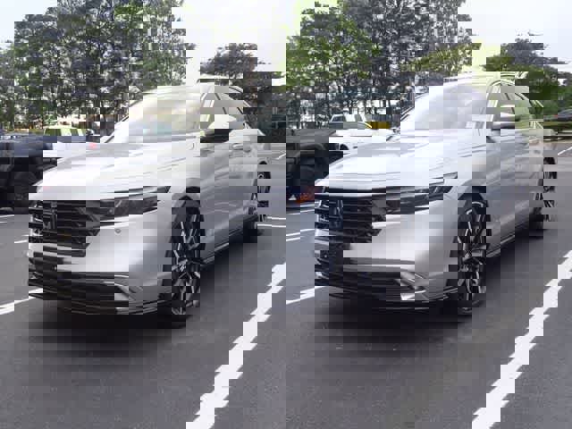 Used 2025 Honda Accord Touring image 1