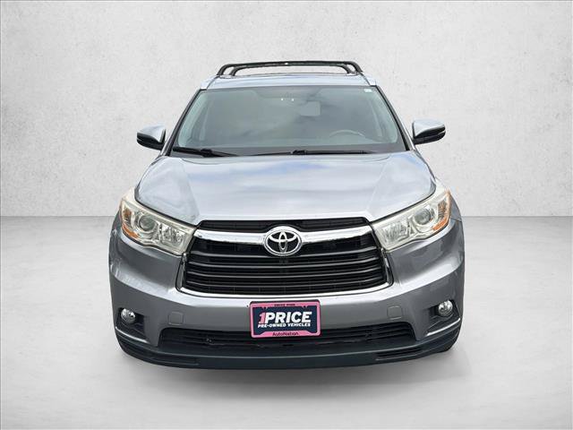 Used 2016 Toyota Highlander XLE w/ Four Season Floor Mat Package AWD/4WD image 2