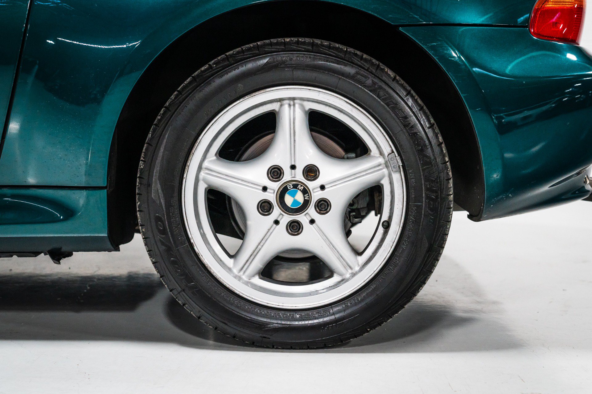 Used 1999 BMW Z3 2.5i RWD image 10