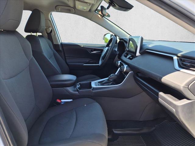 Used 2025 Toyota RAV4 XLE FWD image 19