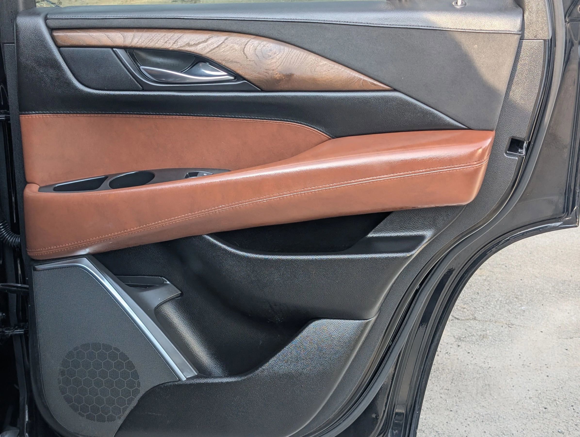 Used 2016 Cadillac Escalade Luxury image 44