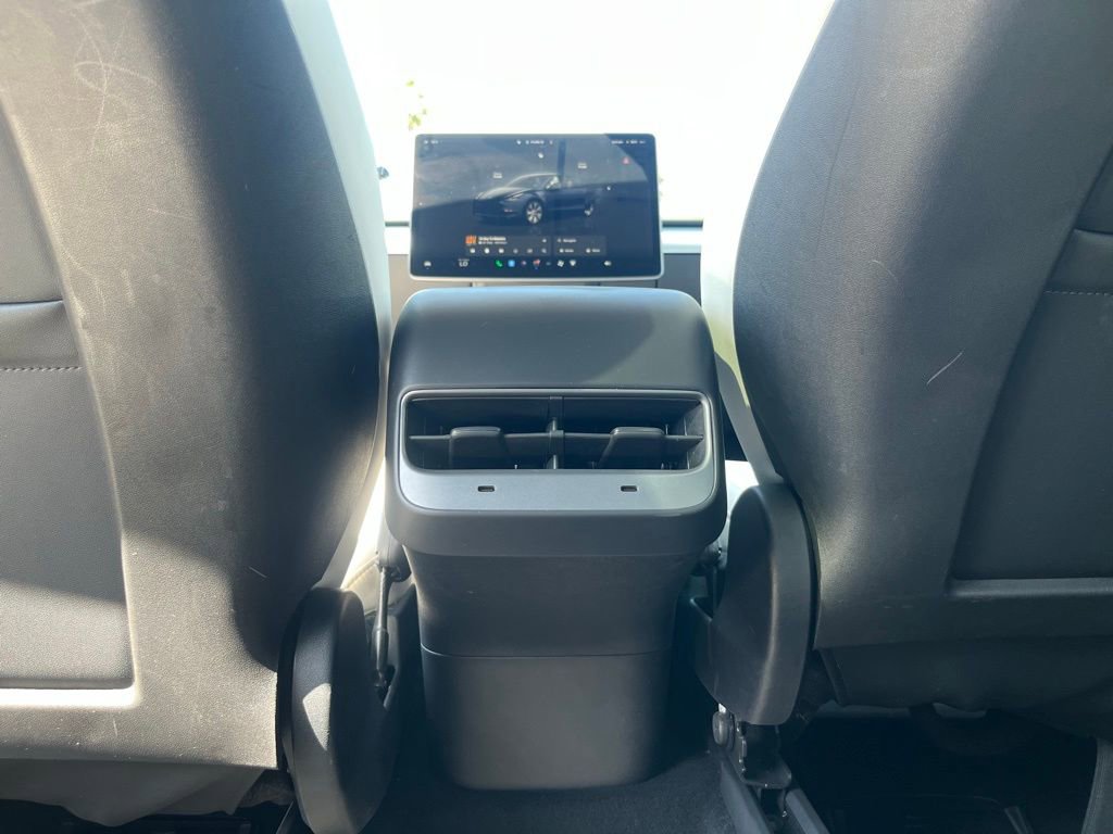 Used 2024 Tesla Model Y 2WD image 22