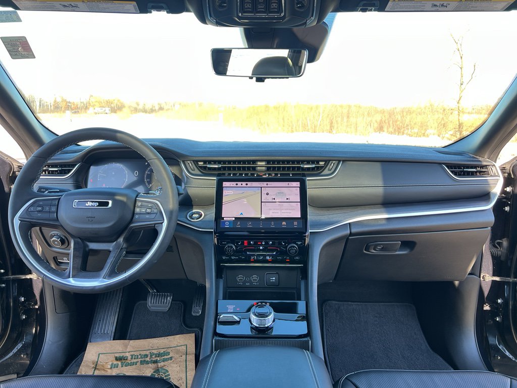 Used 2024 Jeep Grand Cherokee Limited w/ Luxury Tech Group II image 20