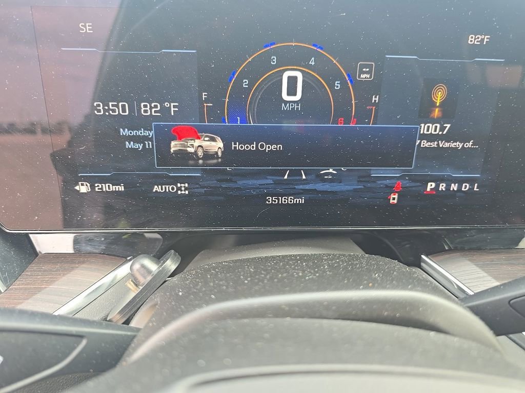 Used 2025 Chevrolet Suburban Z71 AWD/4WD image 12
