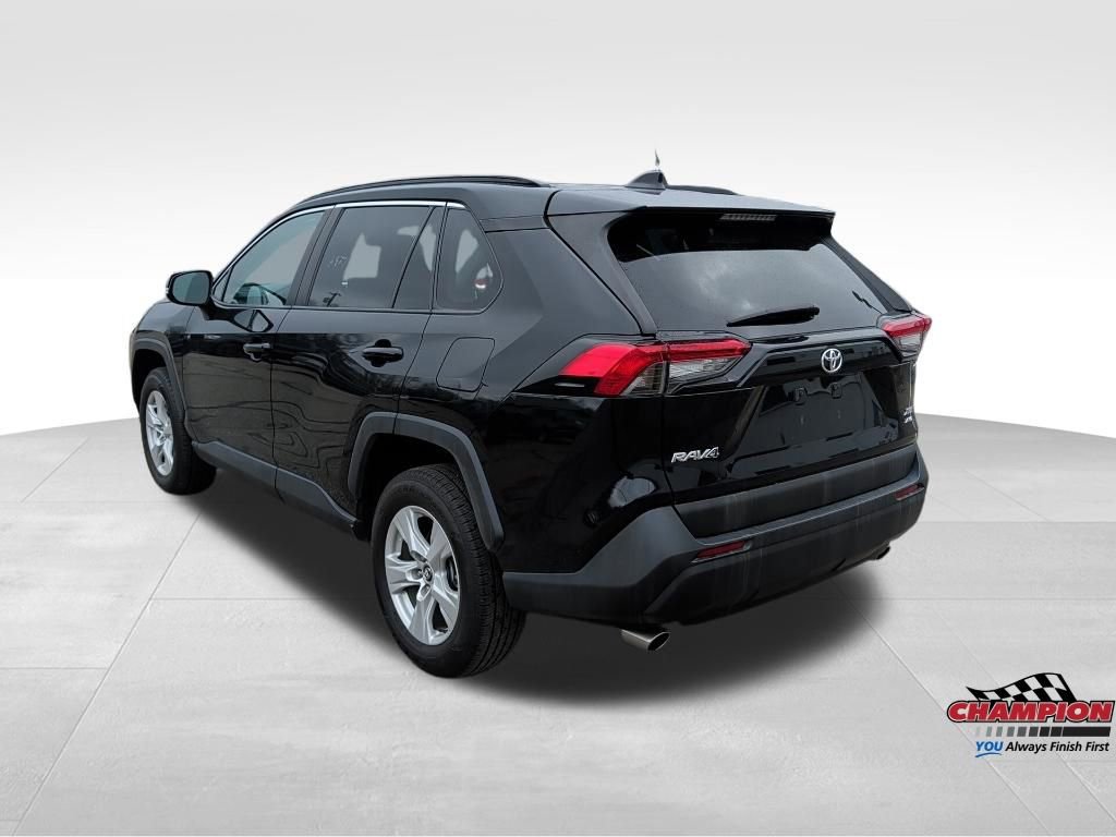 Used 2021 Toyota RAV4 XLE image 3