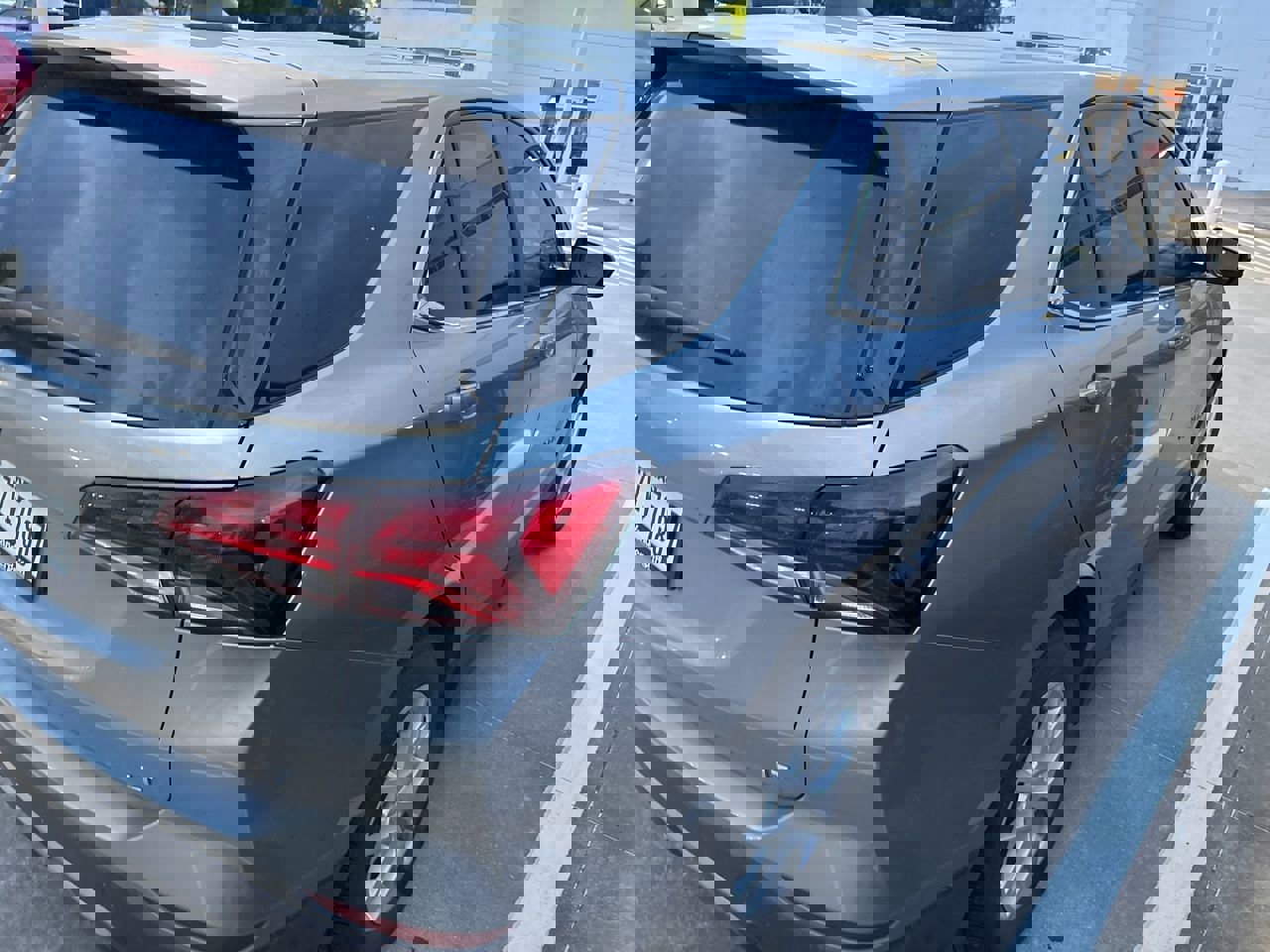 Used 2023 Chevrolet Equinox LT image 4