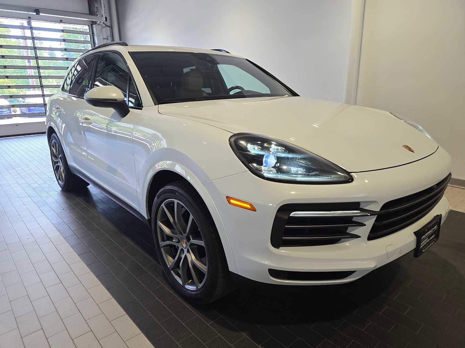 Used 2022 Porsche Cayenne Platinum Edition AWD/4WD image 9