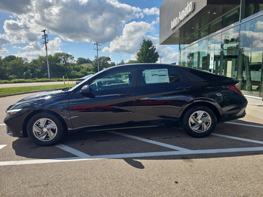 New 2026 Hyundai Elantra SE FWD image 2