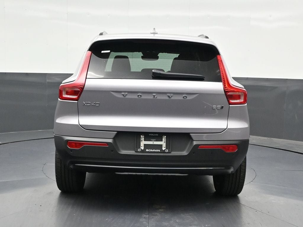 New 2026 Volvo XC40 B5 Plus w/ Climate Package AWD/4WD image 4