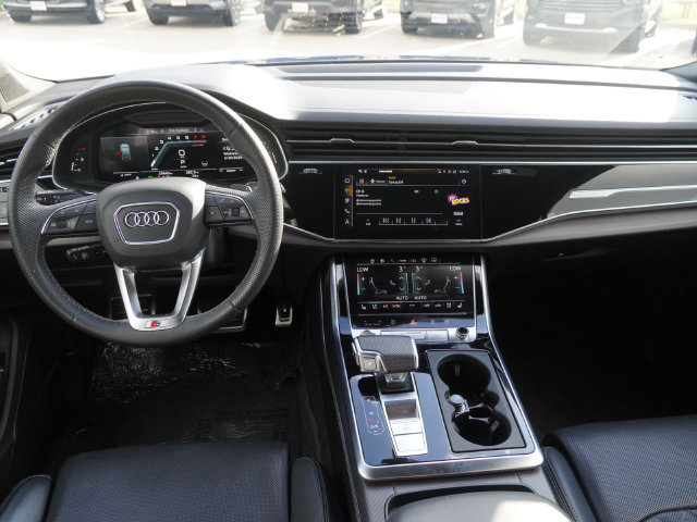 Used 2025 Audi SQ7 Prestige AWD/4WD image 5